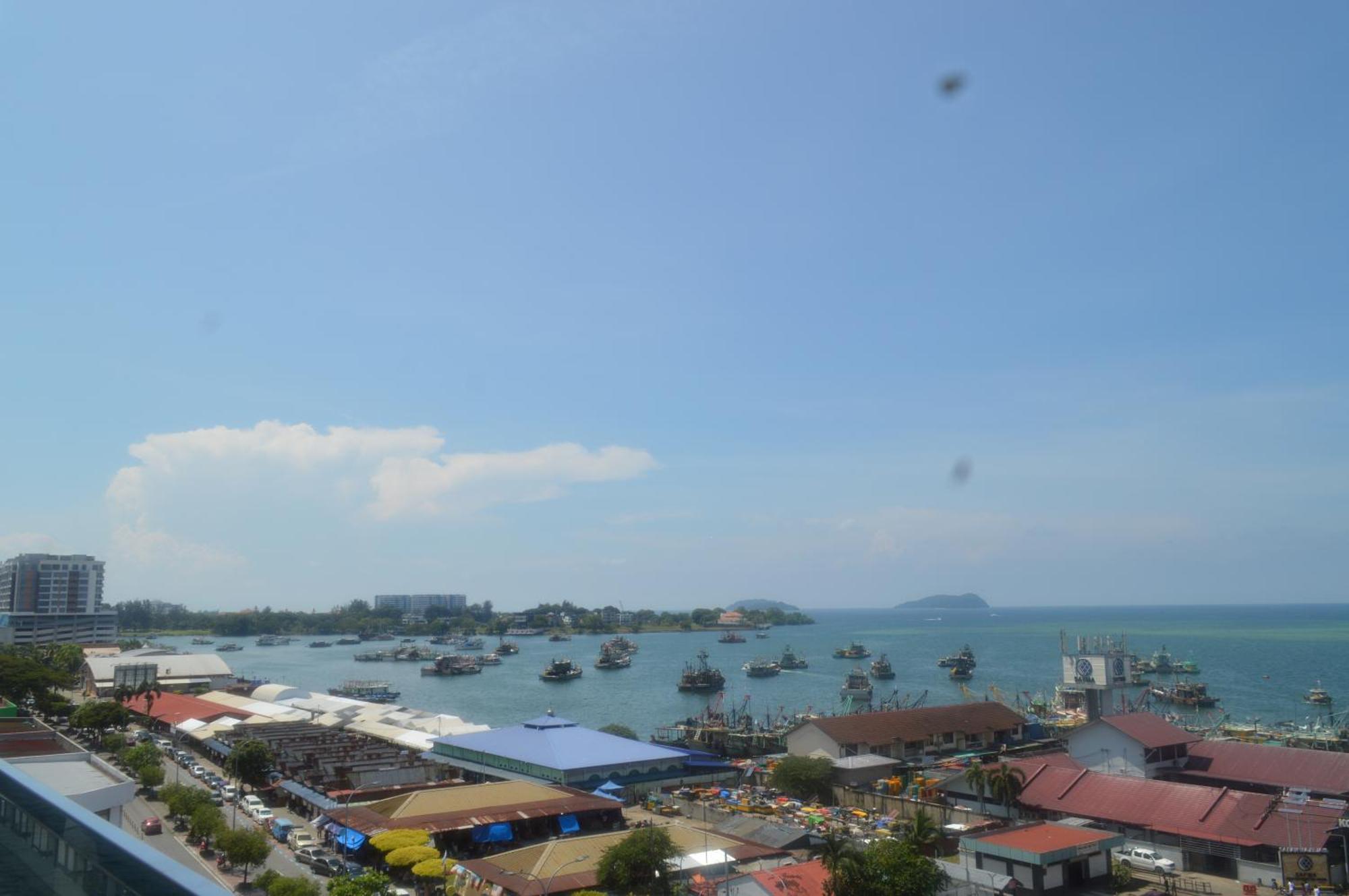 Pinay Home- The Shore Kota Kinabalu Exterior photo